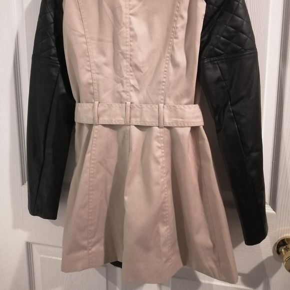 B1G1F 🌸 Asymmetrical Trench - Picture 4 of 5